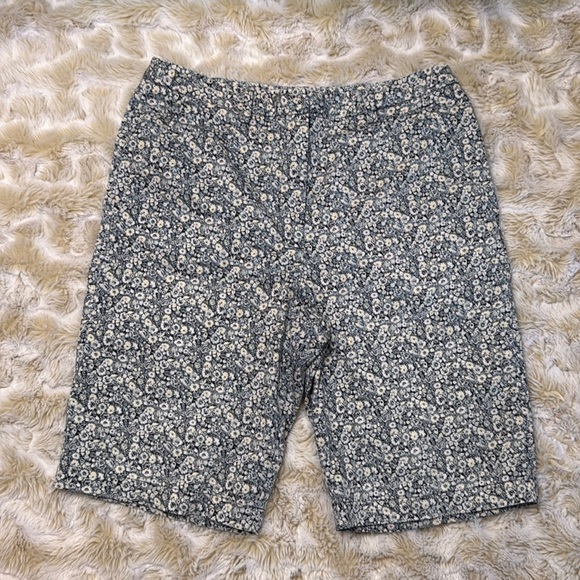 Valerie Stevens Blue and white floral print shorts size 8 #floralshorts - Picture 1 of 11